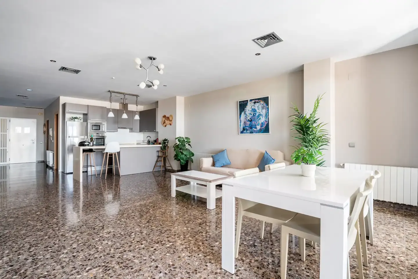 Salón, NEPTÚ24-4