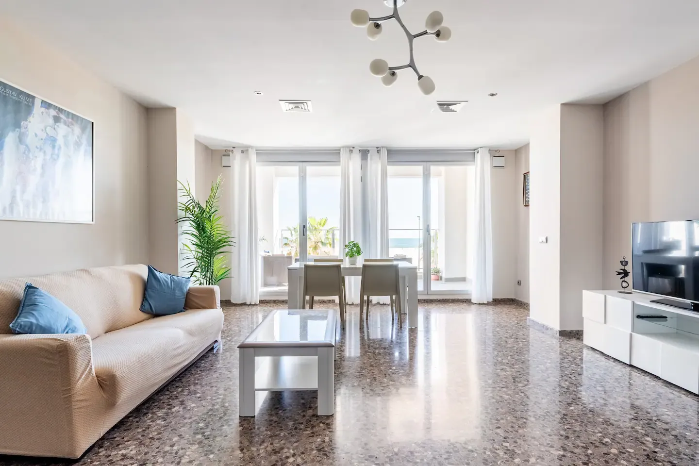 Salón, NEPTÚ24-4