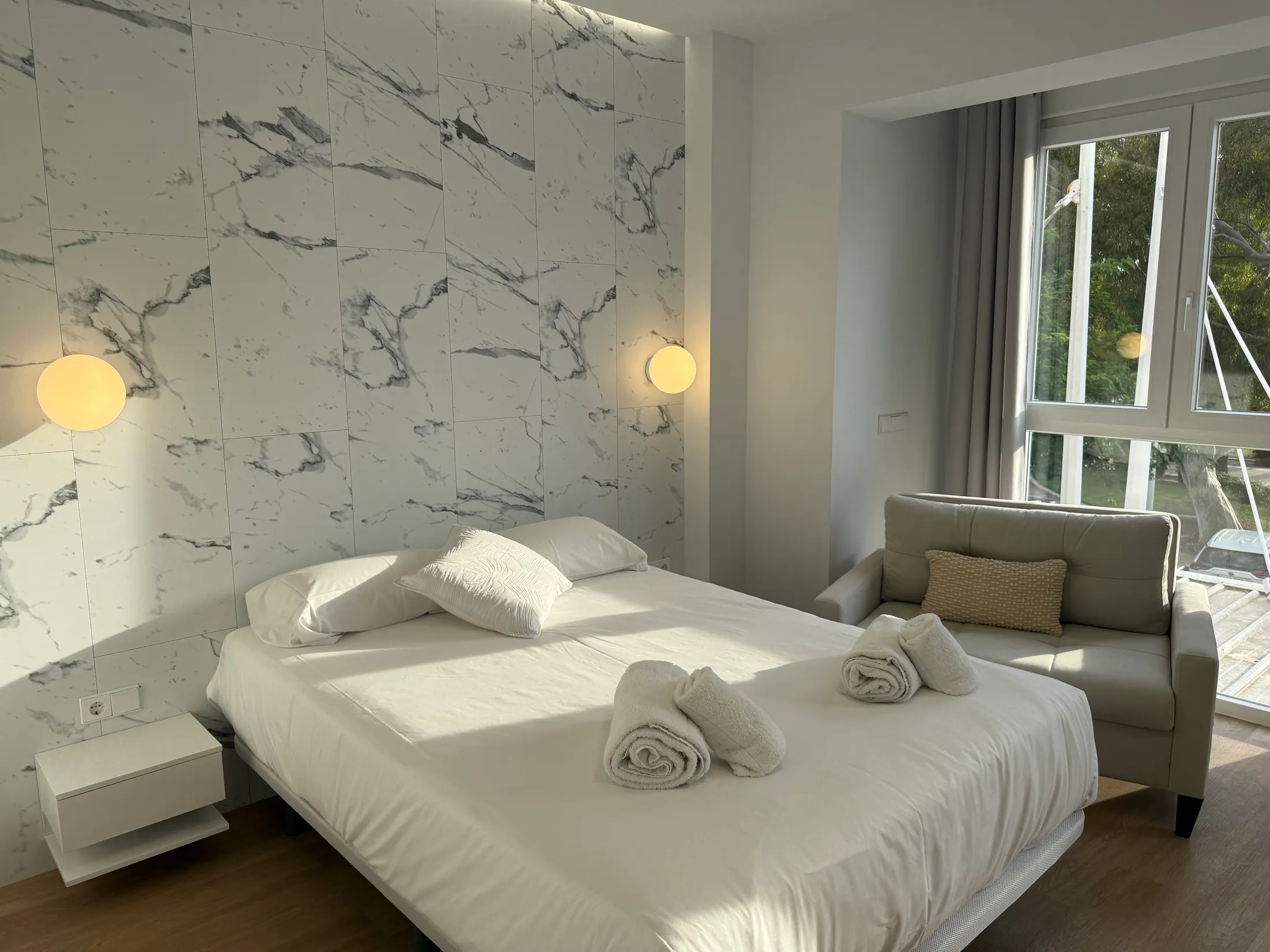 Estudio con cama de matrimonio, NEPTÚ24-1