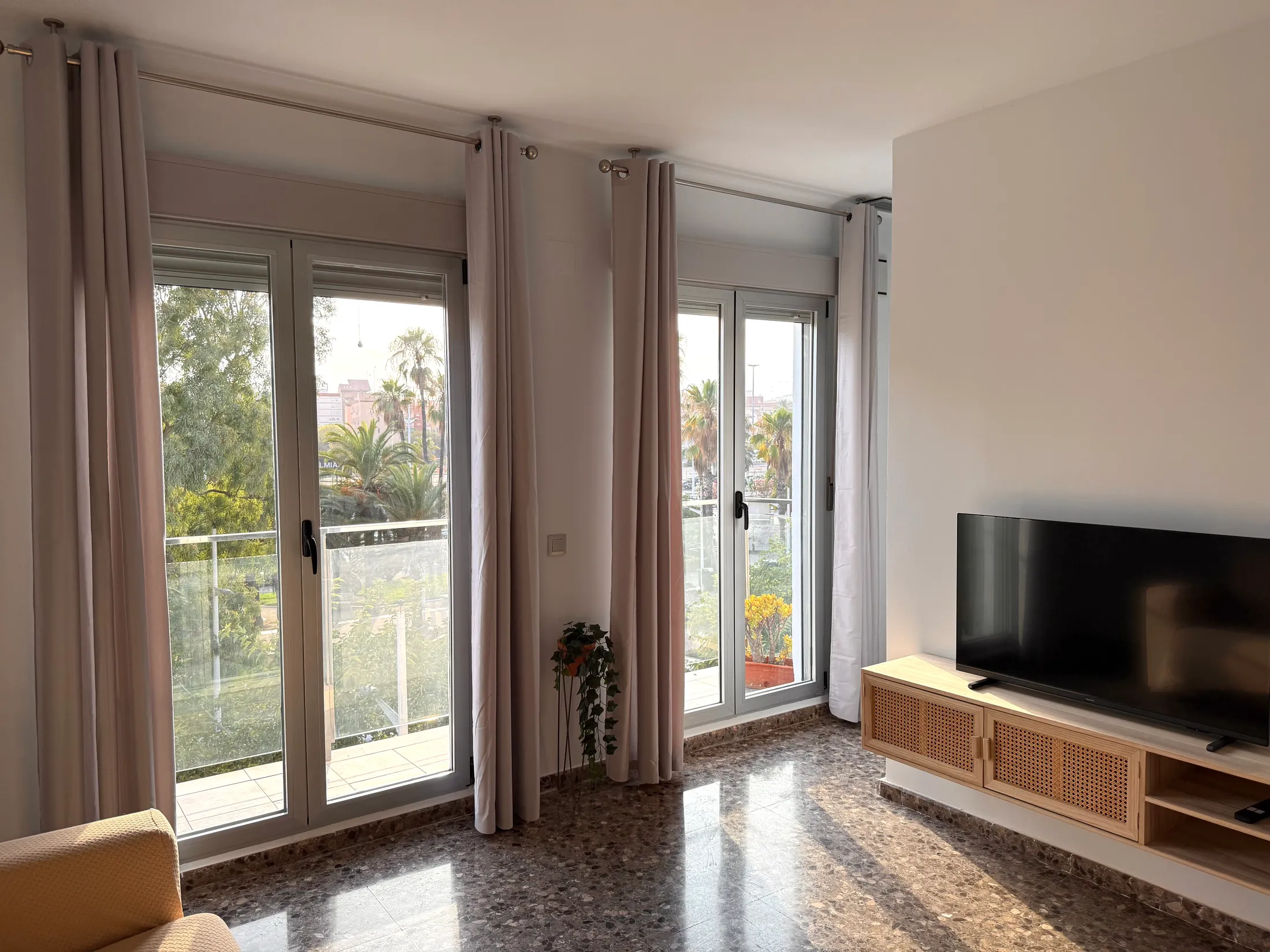 Salón, NEPTÚ24-5
