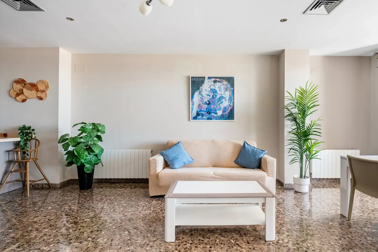 Salón, NEPTÚ24-4